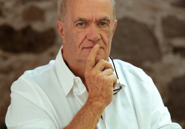 Author photo of Colm ToÌbÌn